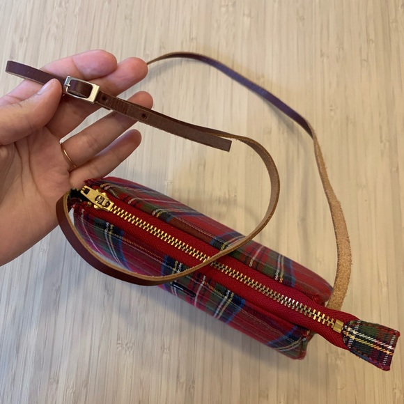 Vintage Tommy Hilfiger Crossbody Bag - Picture 6 of 6